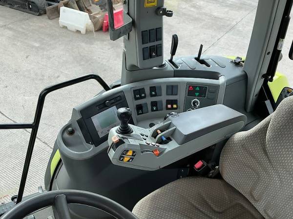 Трактор Claas Axion 820 (2011)