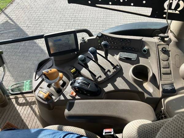 Трактор John Deere 6150R (2015)