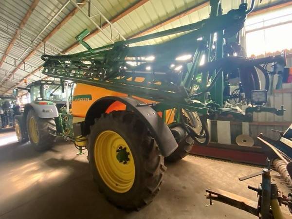 Причіпний обприскувач John Deere 740i (2011)