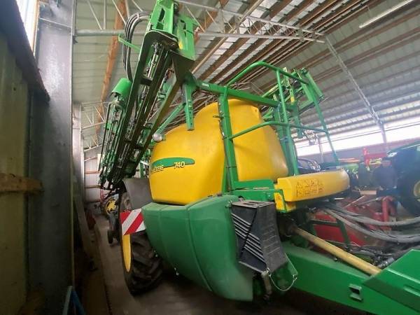 Причіпний обприскувач John Deere 740i (2011)