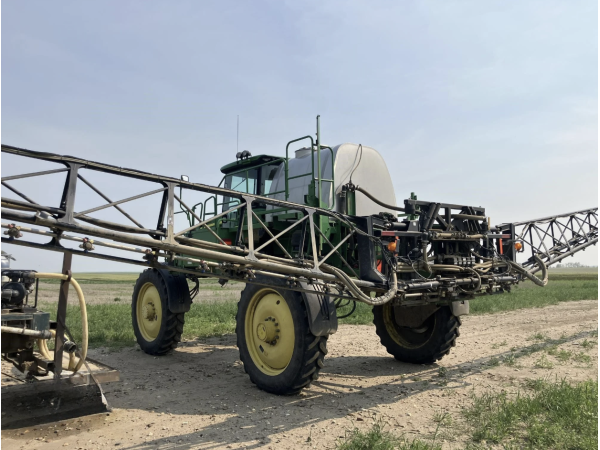 Самохідний обприскувач John Deere 4830 (2012)