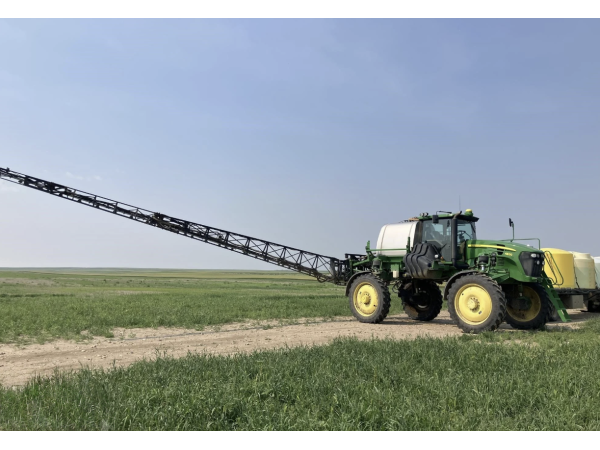 Самохідний обприскувач John Deere 4830 (2012)