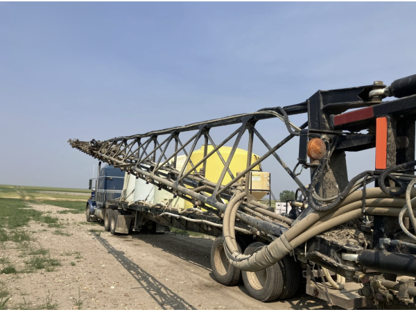 Самохідний обприскувач John Deere 4830 (2012)