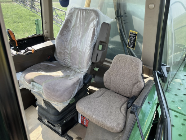 Самохідний обприскувач John Deere 4830 (2012)