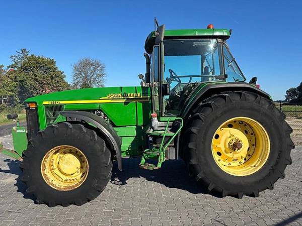 Трактор John Deere 8110 