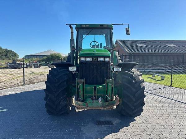Трактор John Deere 8110 