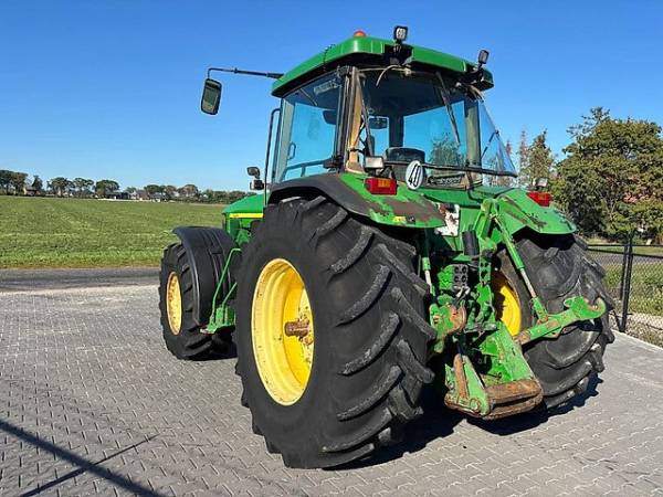 Трактор John Deere 8110 