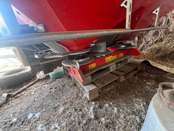 Розкидач добрив Kuhn Axis 30.2  (2019)
