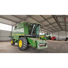 Комбайн John Deere 2256 (2001)