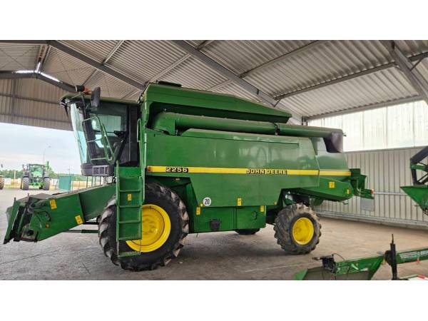 Комбайн John Deere 2256 (2001)