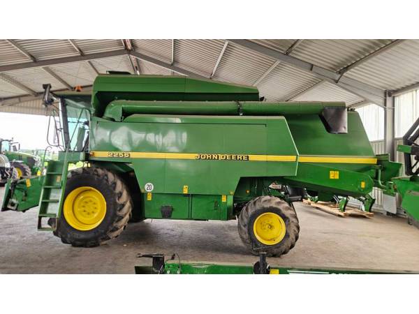 Комбайн John Deere 2256 (2001)