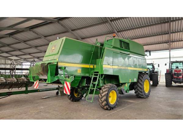 Комбайн John Deere 2256 (2001)