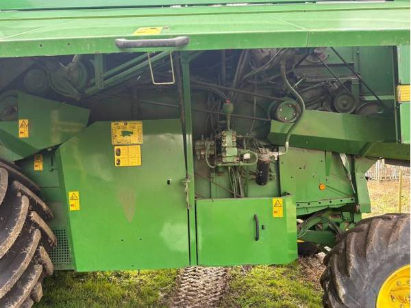 Комбайн John Deere 2256 (2000)