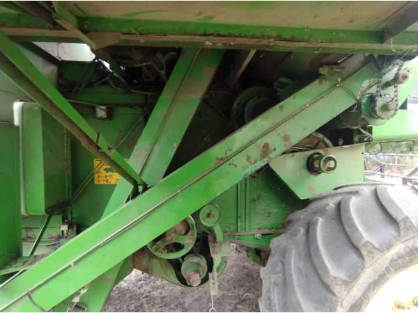 Комбайн John Deere 1055 (1984)