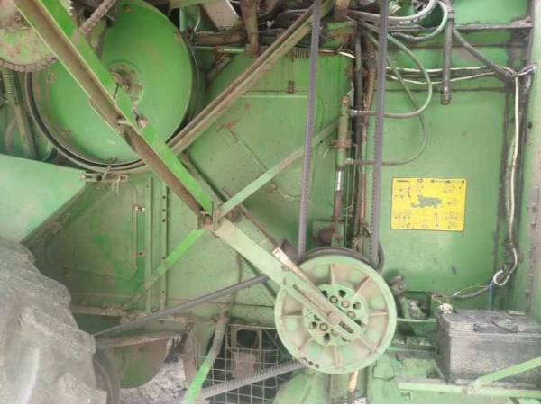 Комбайн John Deere 1055 (1984)