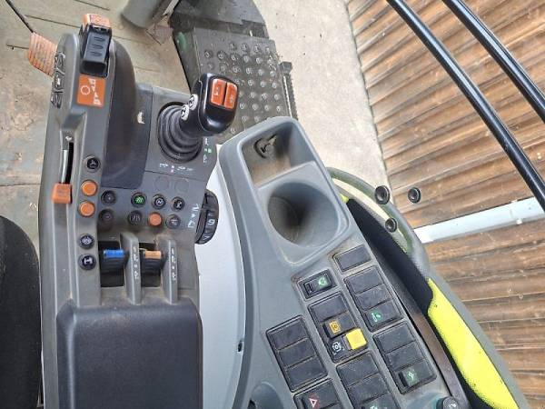 Трактор Claas Axion 800 (2019)