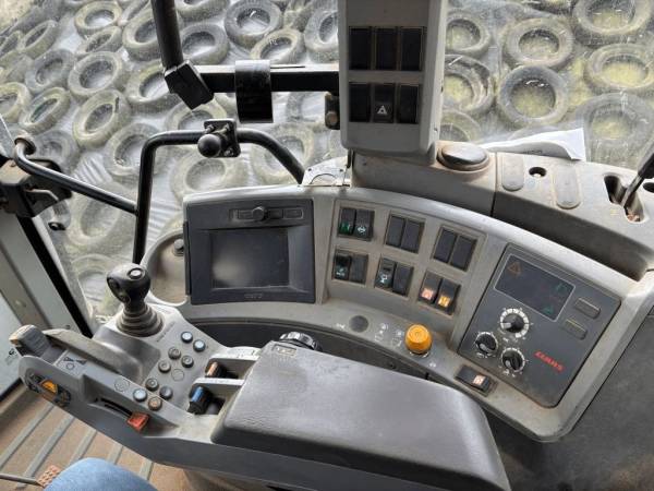 Трактор Claas Axion 820 (2012)