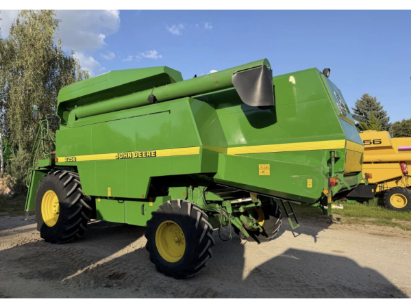 Комбайн John Deere 2256 (2001)