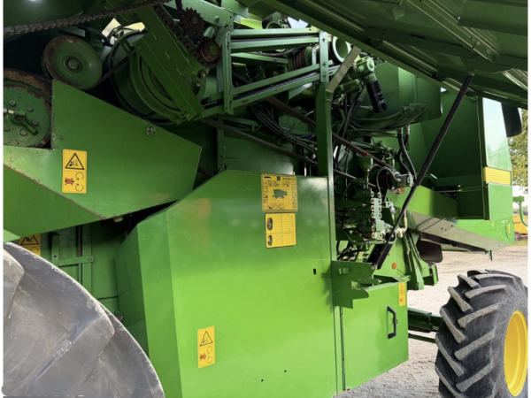 Комбайн John Deere 2256 (2001)