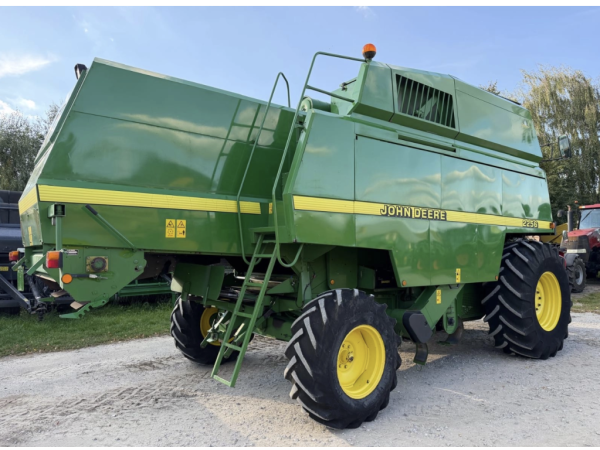 Комбайн John Deere 2256 (2001)