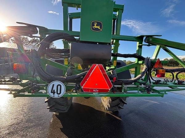 Прицепной опрыскиватель John Deere M732 (2016)