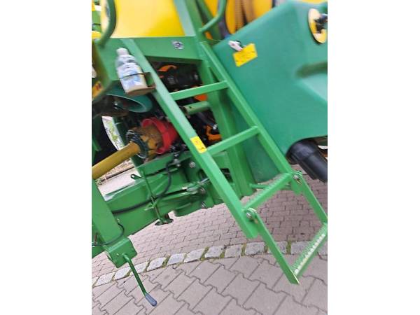 Причіпний обприскувач John Deere 732i (2008)