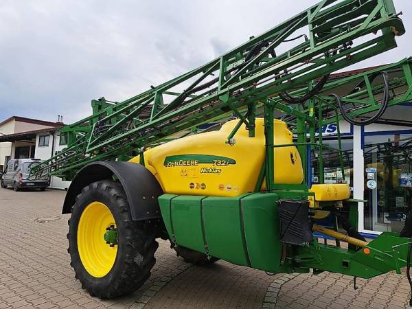 Причіпний обприскувач John Deere 732i (2008)