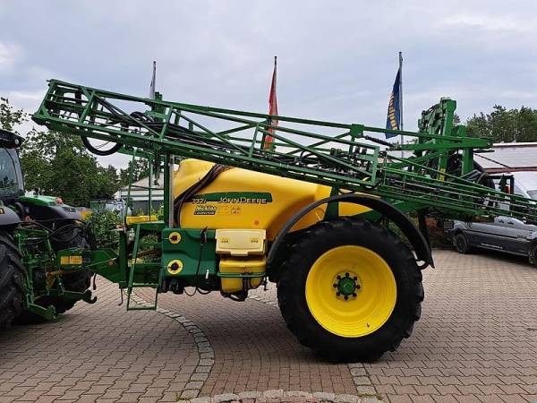 Причіпний обприскувач John Deere 732i (2008)