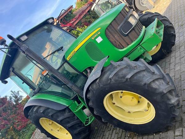 Трактор John Deere 5090M (2011)