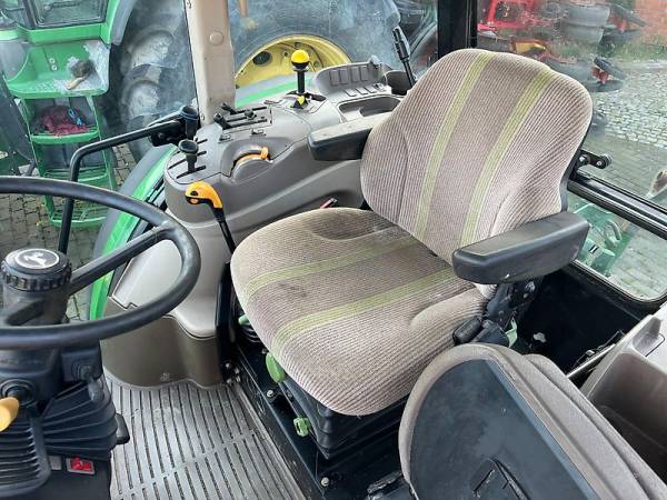 Трактор John Deere 5090M (2011)