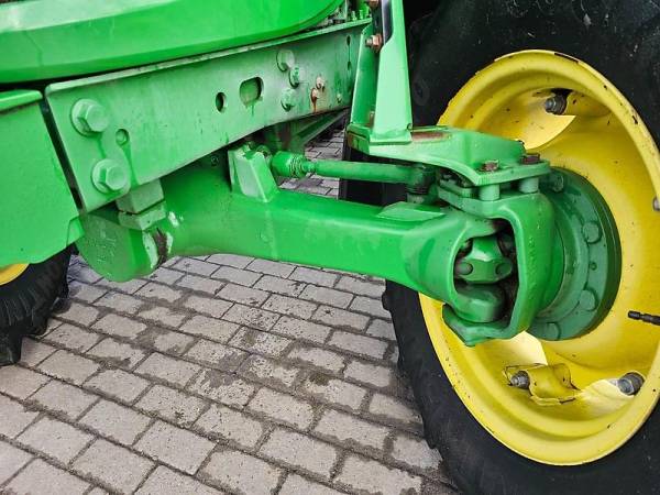 Трактор John Deere 5090M (2011)