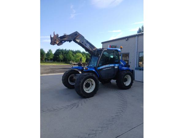 Навантажувач New Holland LM 425 (2004)