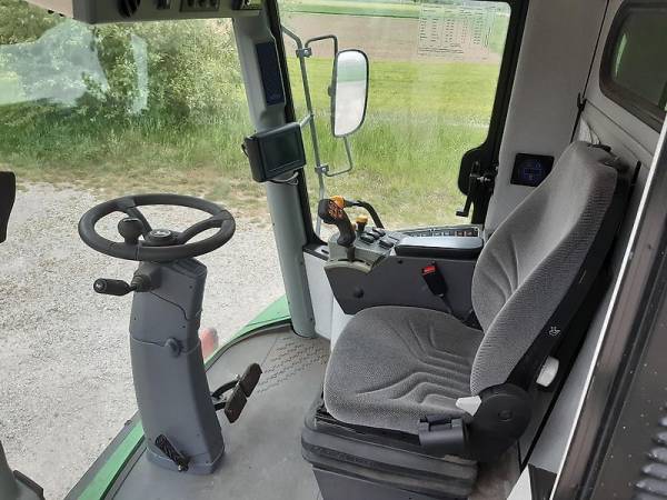 Комбайн John Deere W330 (2014)