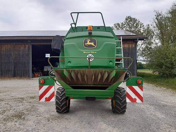 Комбайн John Deere W330 (2014)