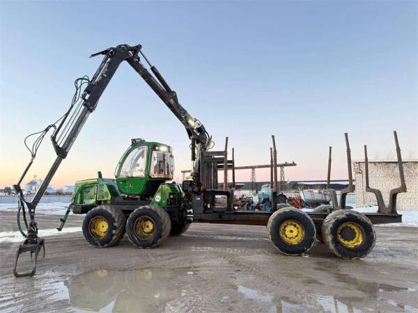 Форвардер John Deere 1510E (2013)