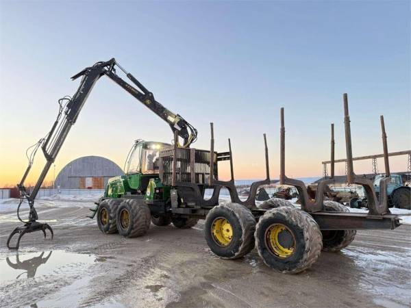 Форвардер John Deere 1510E (2013)