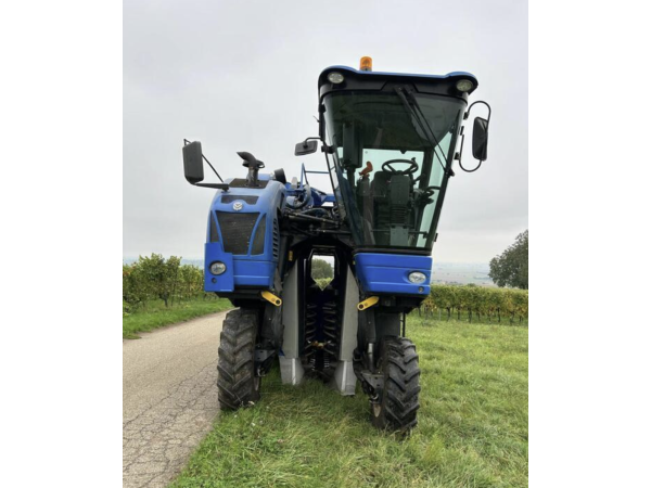 Виноградоуборочный комбайн New Holland Braud VM460 (2006)