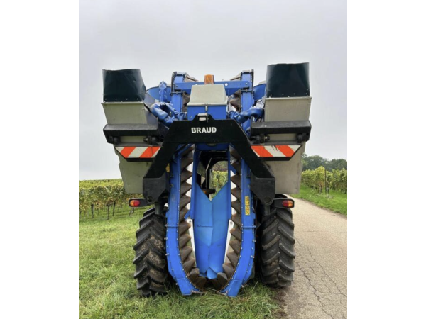 Виноградоуборочный комбайн New Holland Braud VM460 (2006)