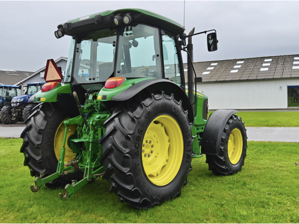 Трактор John Deere 5090R (2010)
