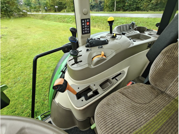 Трактор John Deere 5090R (2010)