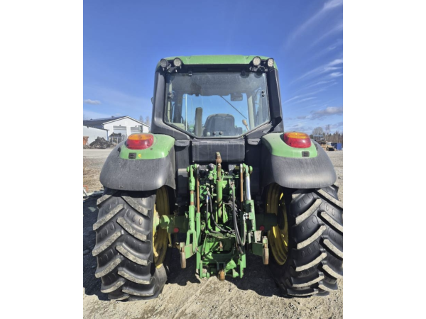 Трактор John Deere 6125M (2013)