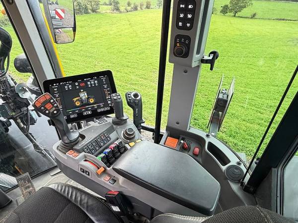 Трактор JCB Fastrac 4220 (2023)