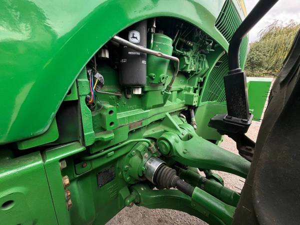 Трактор John Deere 8320R (2004)