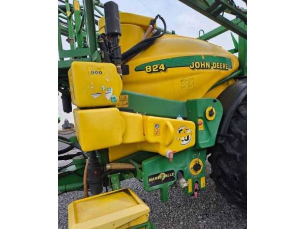 Обприскувач причіпний John Deere 824 (2002)