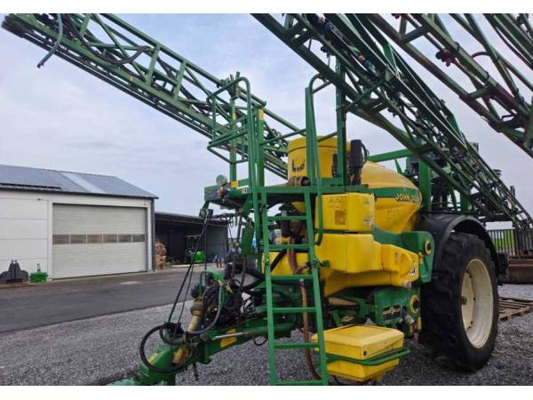 Обприскувач причіпний John Deere 824 (2002)