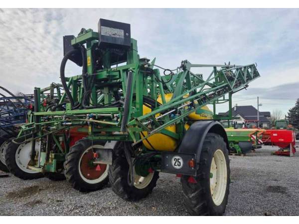 Обприскувач причіпний John Deere 824 (2002)