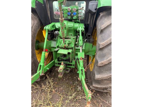 Трактор John Deere 6130D 