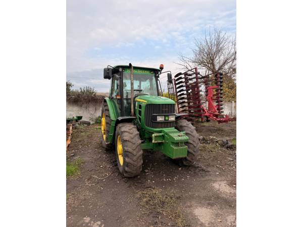 Трактор John Deere 6130D 