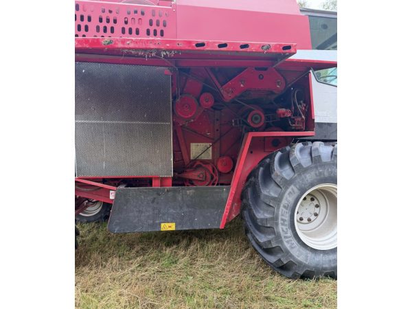 Комбайн Massey Ferguson 2065 (2005)