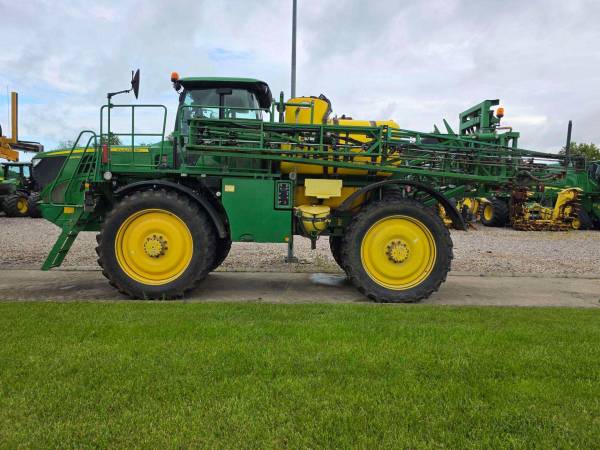 Самохідний обприскувач John Deere R4040i (2015)